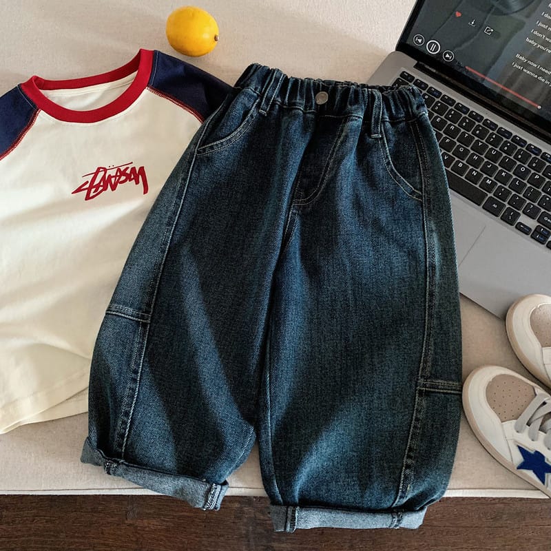 アルファベット刺繍ストレートデニムパンツ