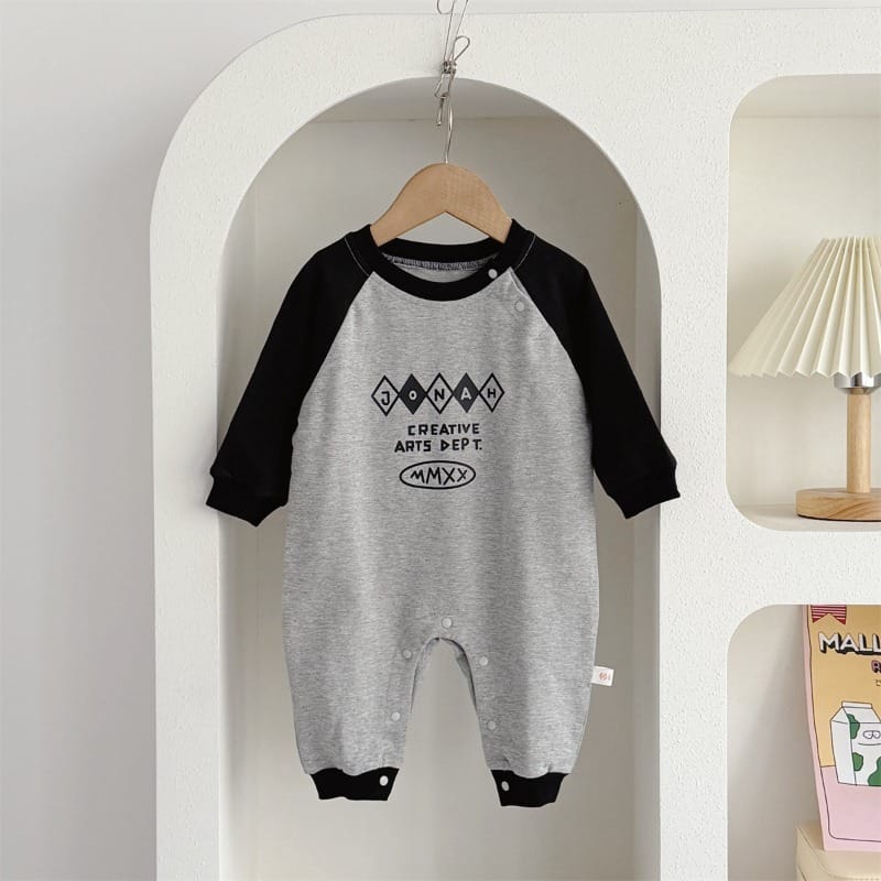 【BABY】英字ロゴプリント配色ラグランロンパース