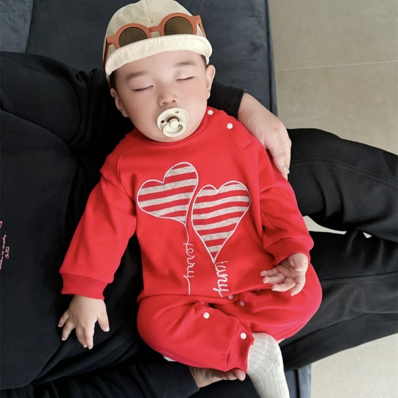 【BABY】レッドハートストライプ長袖ロンパース