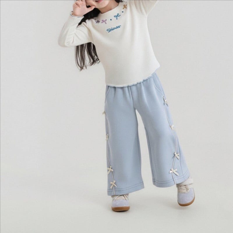 襟元リボンフラワー刺繍長袖インナーTシャツ