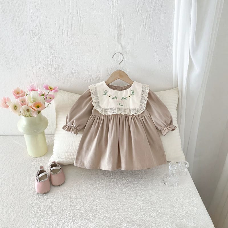 【BABY】アンティーク風刺繍フリル襟長袖ワンピース