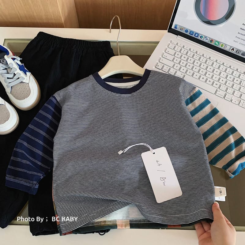 ネイビーストライプ配色丸襟長袖Tシャツ