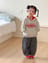 グレー